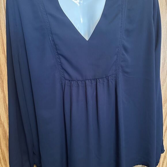 Elegant Navy Blue Blouse - Picture 1 of 8